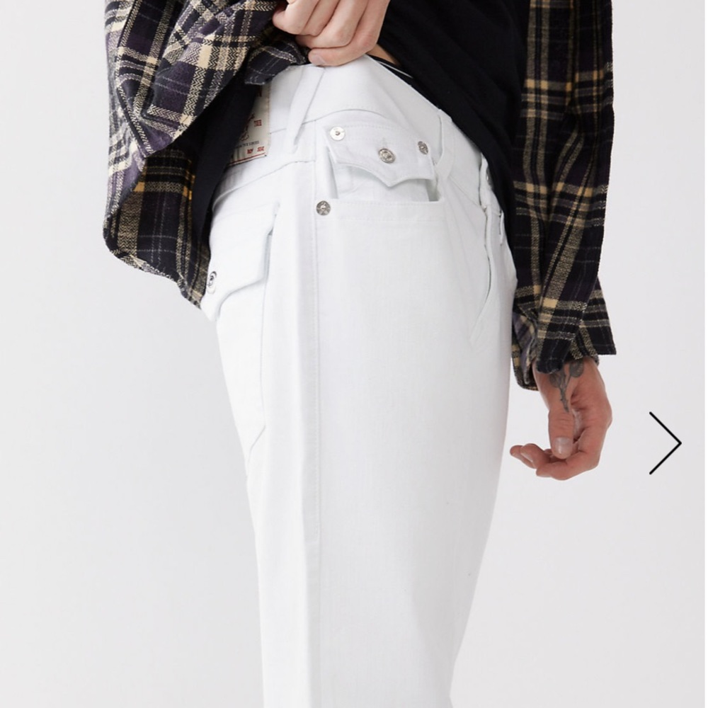 Mens True Religion Jeans. Color: White. Size: 31. Relaxed Straight.